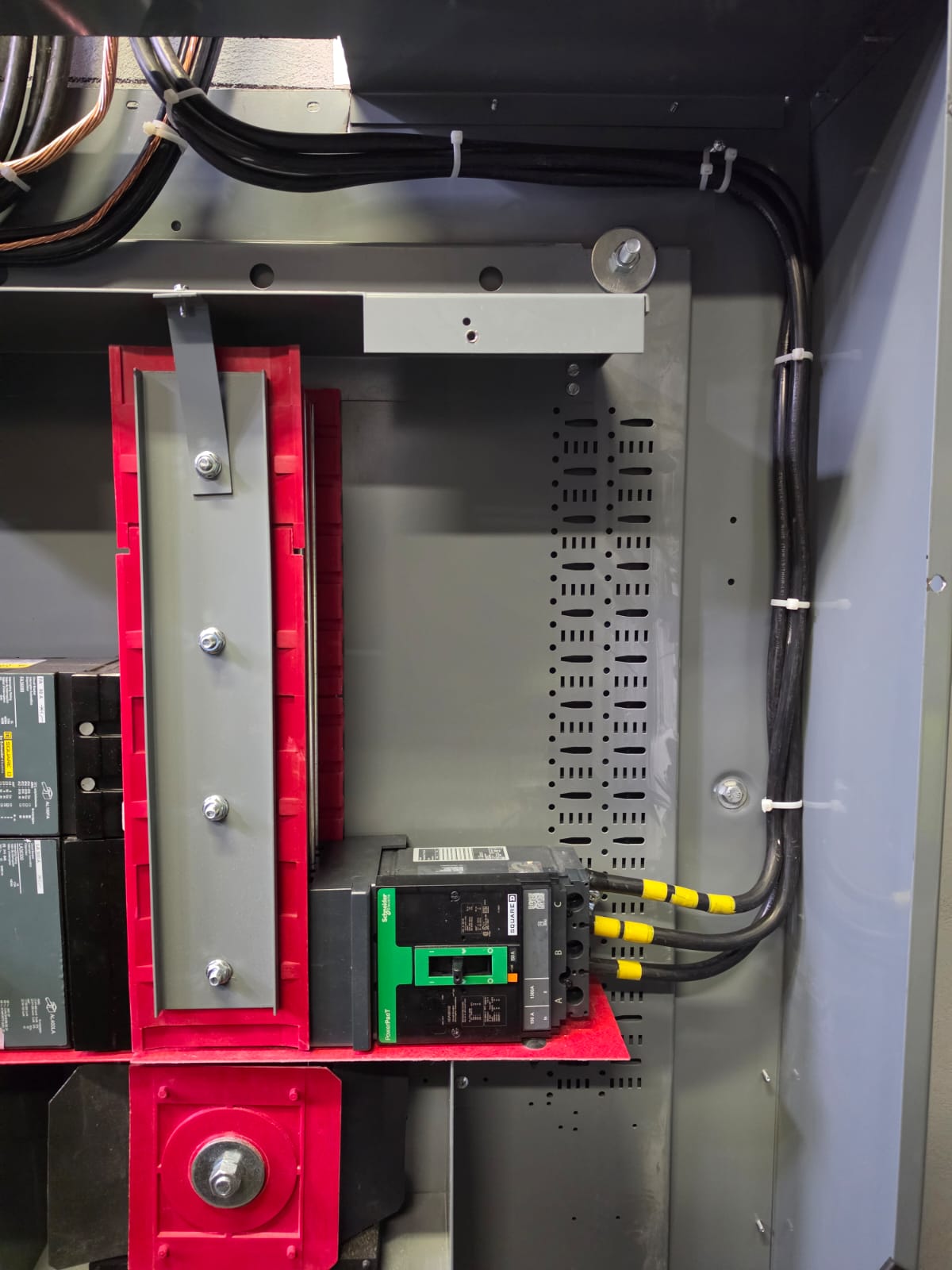 Trabajo eléctrico SEIRV en campo
