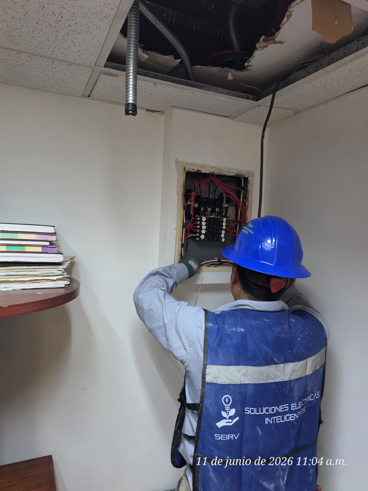 Trabajo eléctrico SEIRV en campo