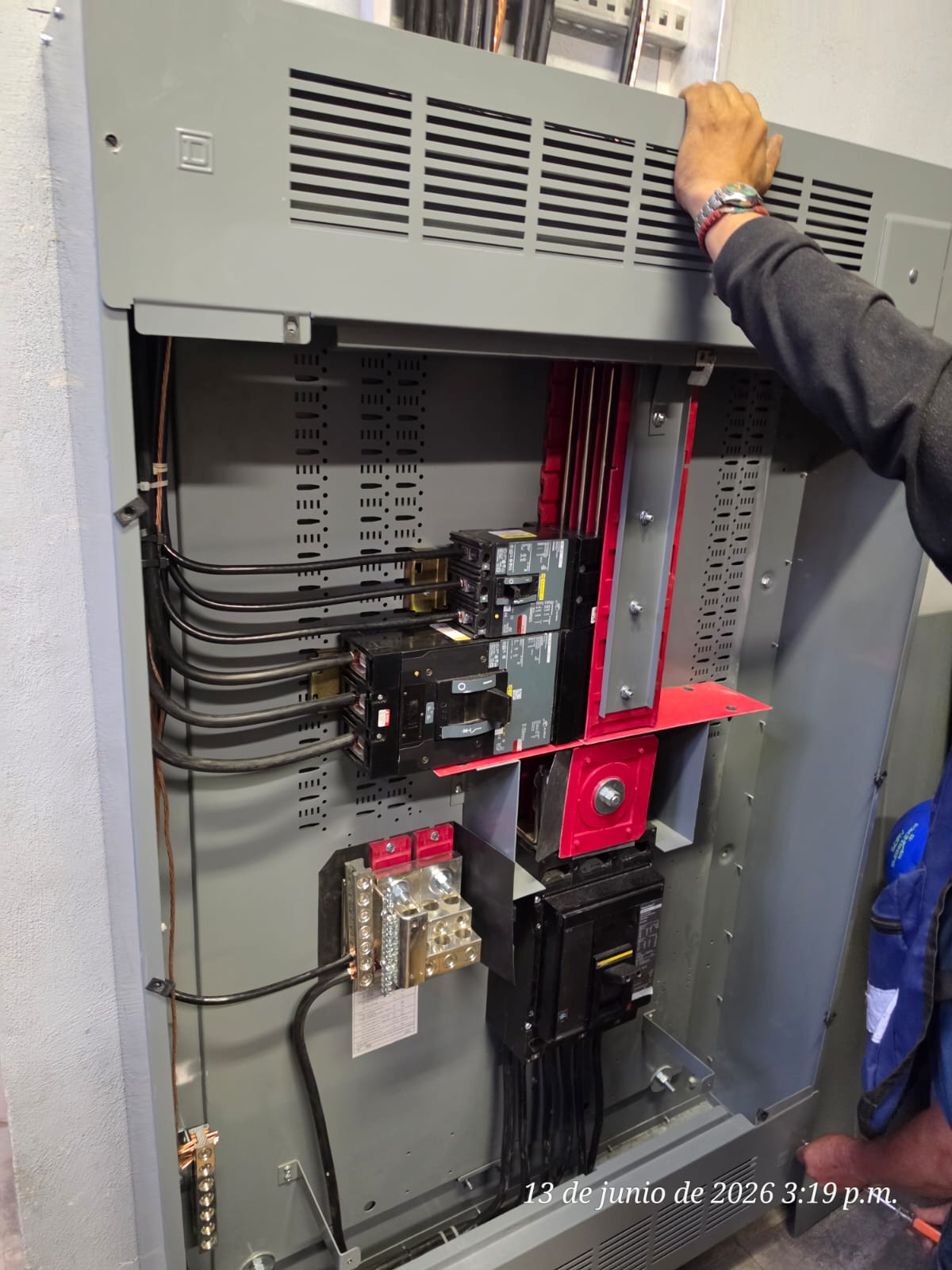 Trabajo eléctrico SEIRV en campo
